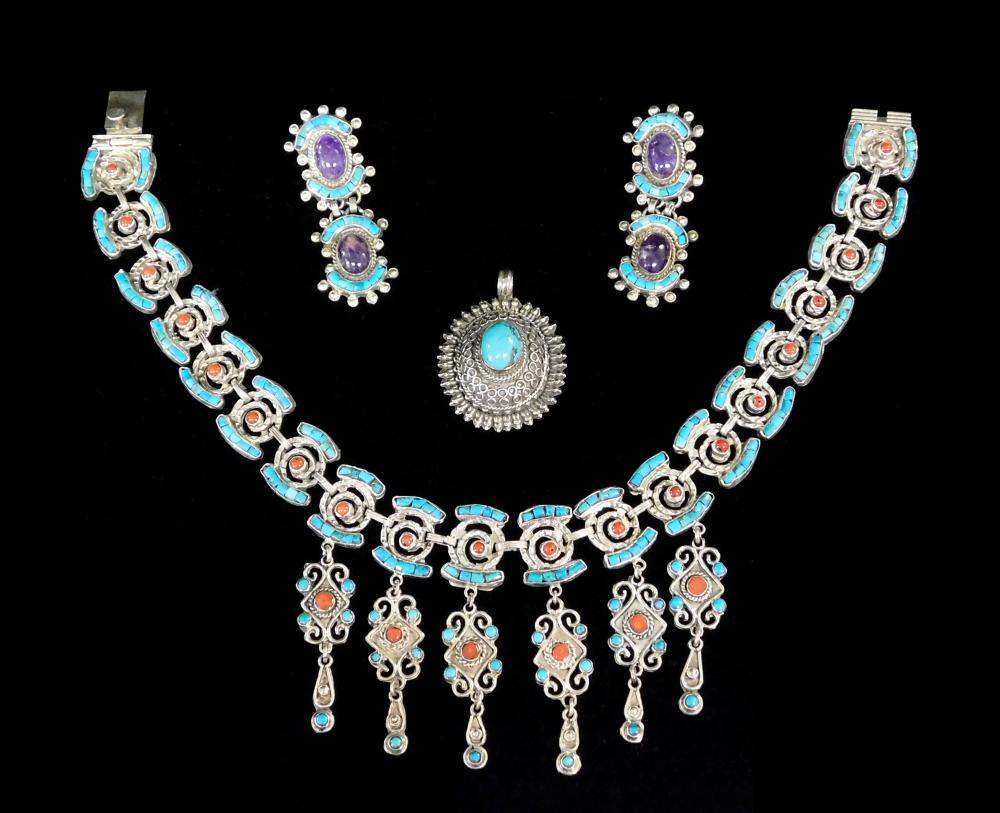 JEWELRY: THREE PIECES INCLUDING