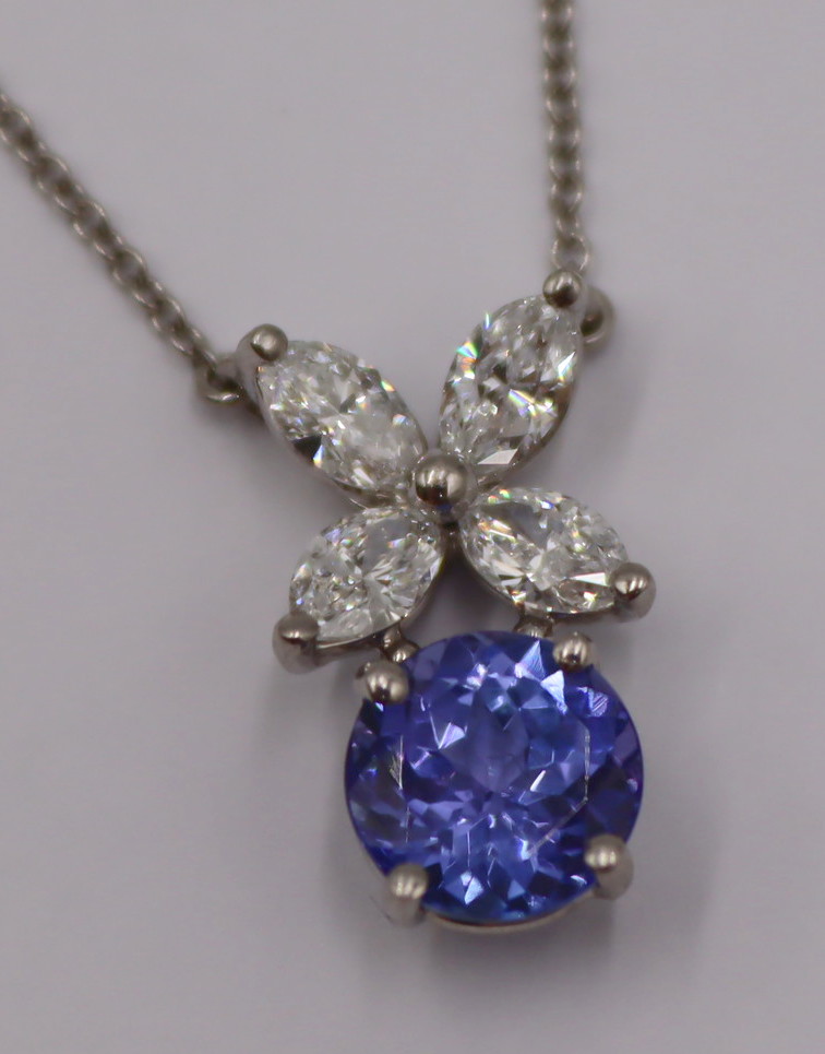 JEWELRY. TIFFANY & CO "VICTORIA"