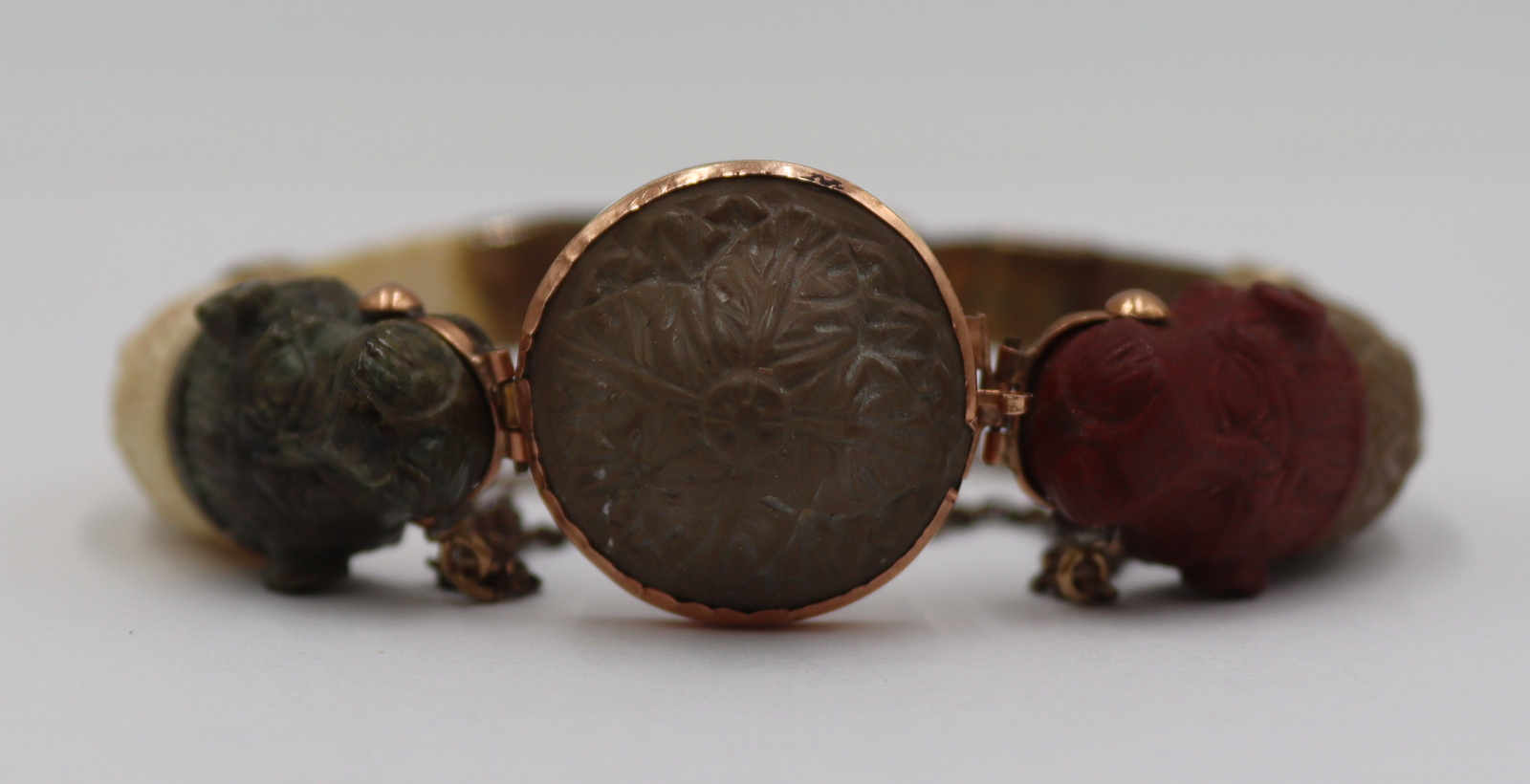 JEWELRY. VICTORIAN CARVED LAVA