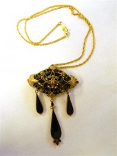 JEWELRY: Victorian Mourning Pi