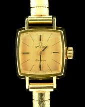 JEWELRY: WOMAN'S 18K OMEGA WRI