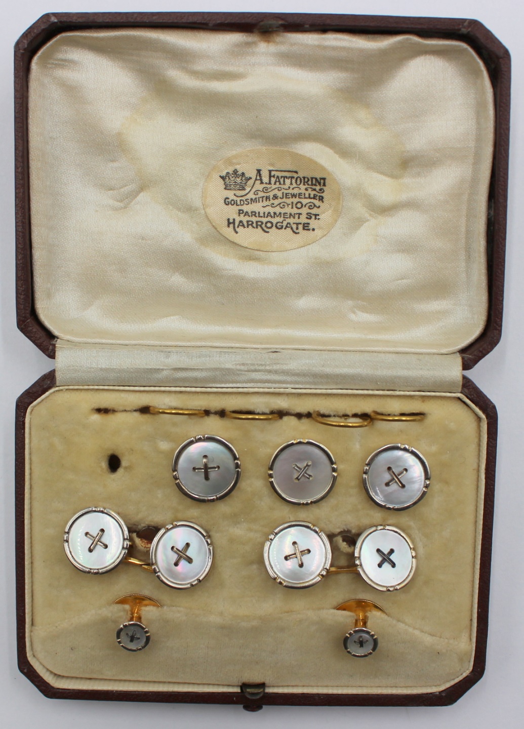 JEWERY. 9CT GOLD CUFFLINK AND SHIRT