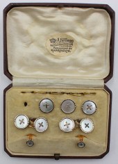 JEWERY. 9CT GOLD CUFFLINK AND