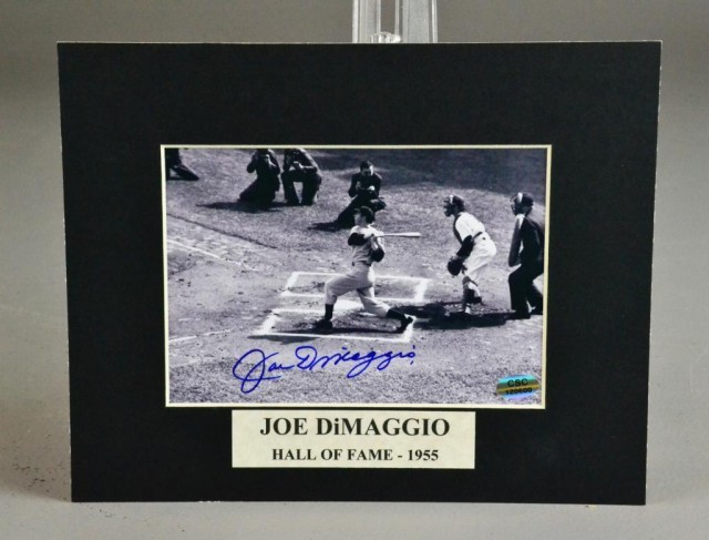 JOE DiMAGGIO AUTOGRAPHED PHOTO -