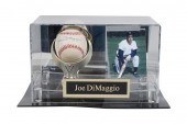 JOE DIMAGGIO SIGNED BASEBALLwi