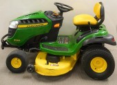 JOHN DEERE S240 LAWNMOWER (97.
