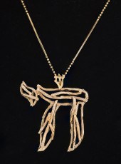 JUDAICA 14K GOLD TEXTURED CHAI