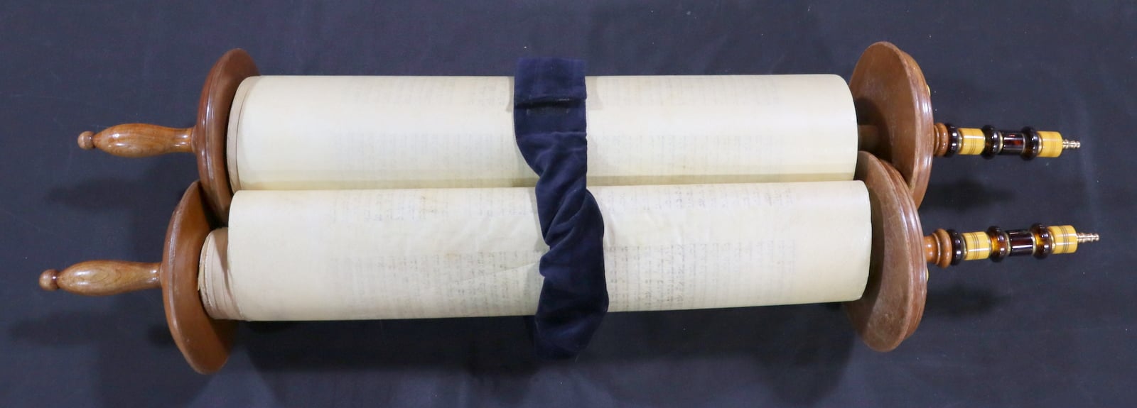 JUDAICA. ANTIQUE HAND WRITTEN TORAH