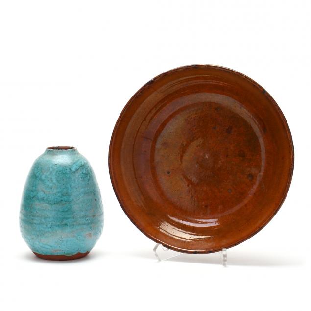 JUGTOWN (NC), POTTERY VASE AND DISH