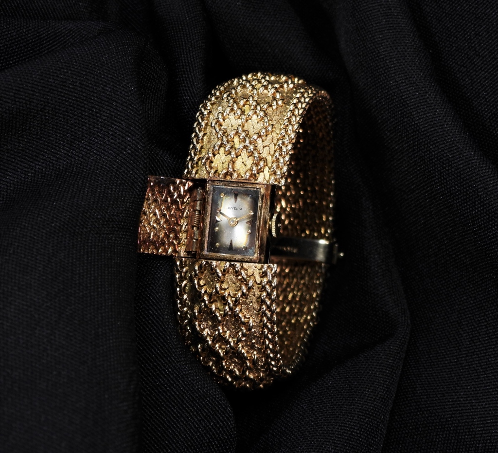 JUVENIA LADY'S 14K GOLD WRIST WATCH
