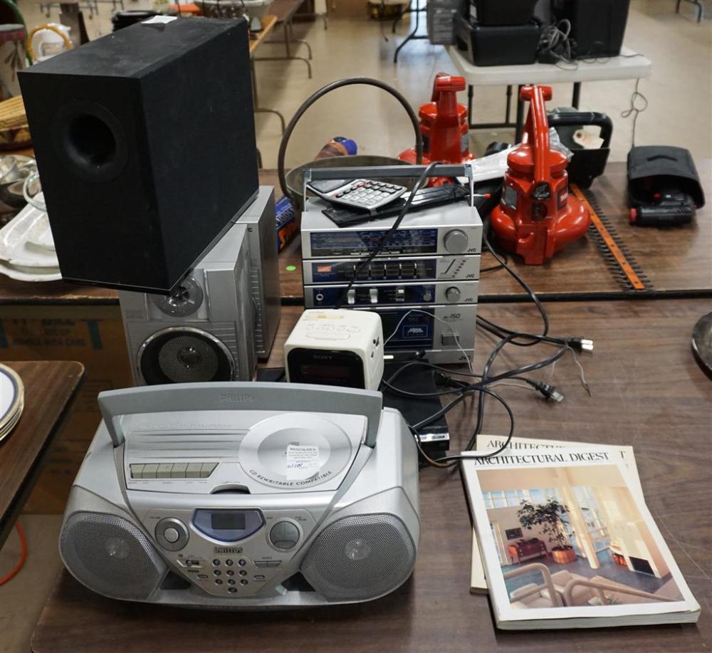 JVC TABLE STEREO AND PHILIPS