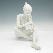 KAISER BISQUE PORCELAIN FIGURI