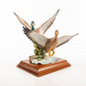 KAISER GERMAN PORCELAIN FIGURA