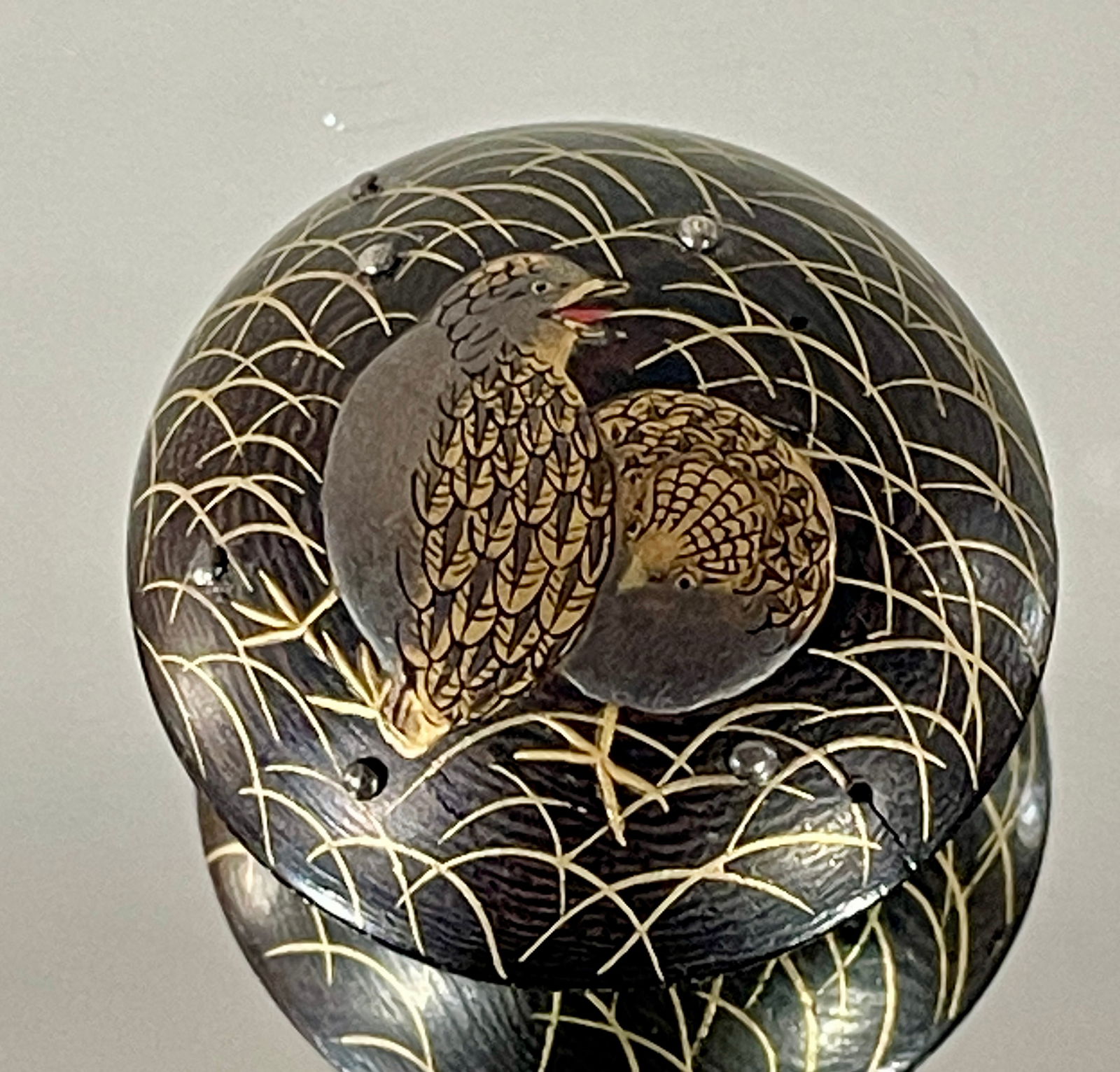KAJIKAWA: A LACQUER MANJU NETSUKE