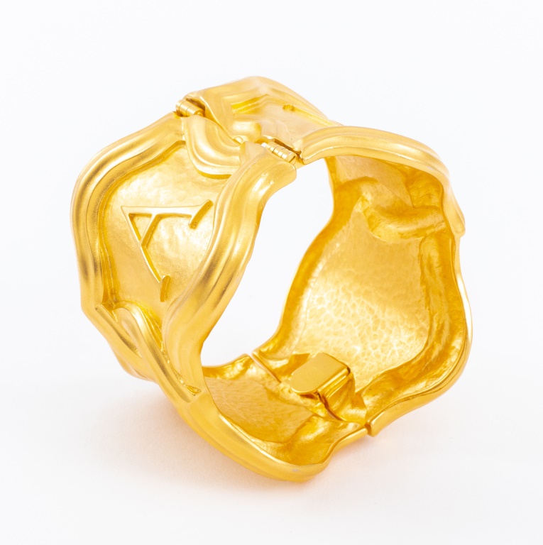 KARL LAGERFELD RUNWAY HINGED CUFF