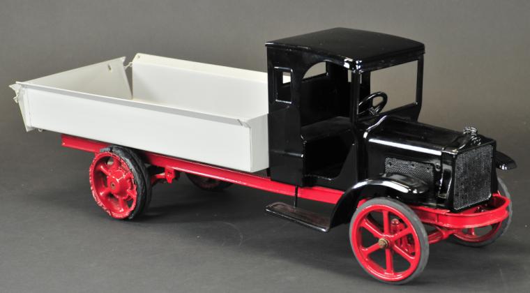 KELMET ''WHITE'' TRUCK Pressed