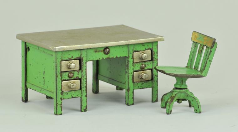 KENTON OFFICE DESK & CHAIR Cast