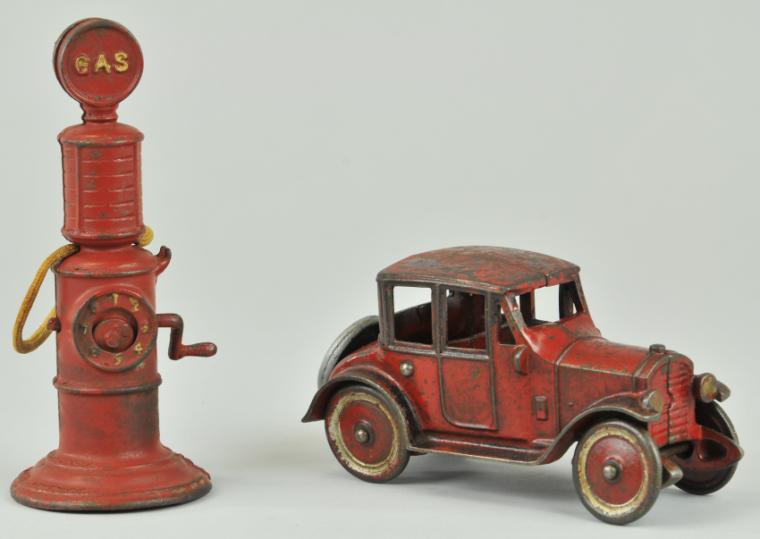 KENTON SEDAN AND GAS PUMP Cast iron