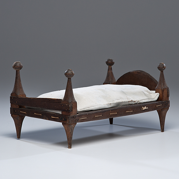 Kentucky Miniature Cannonball Bed