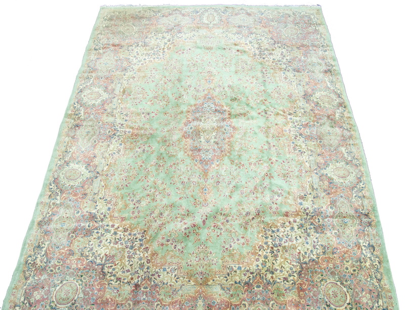 KERMAN CARPET An elongated gabled