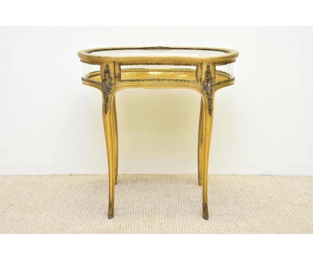 Kidney-shaped gilt French