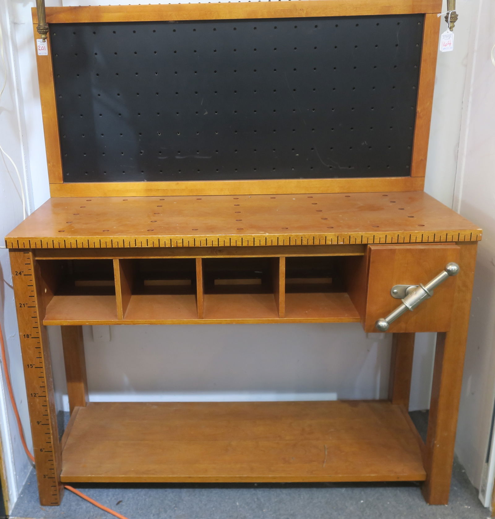 KIDS PLAY WORKBENCH WITH AREAS
