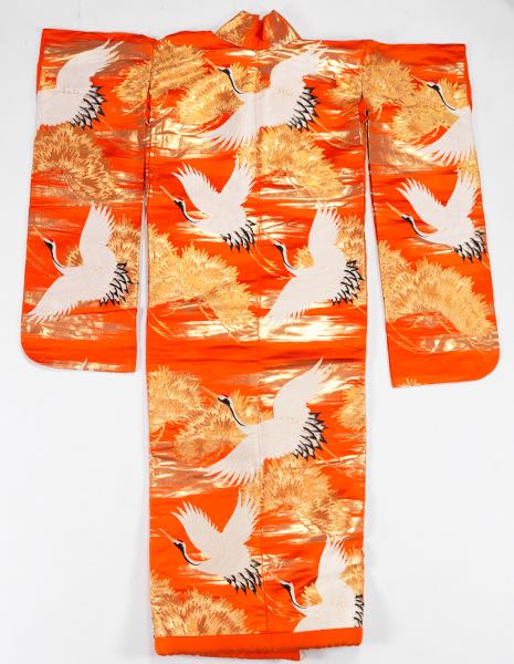 KIMONO  Japanese silk kimono with