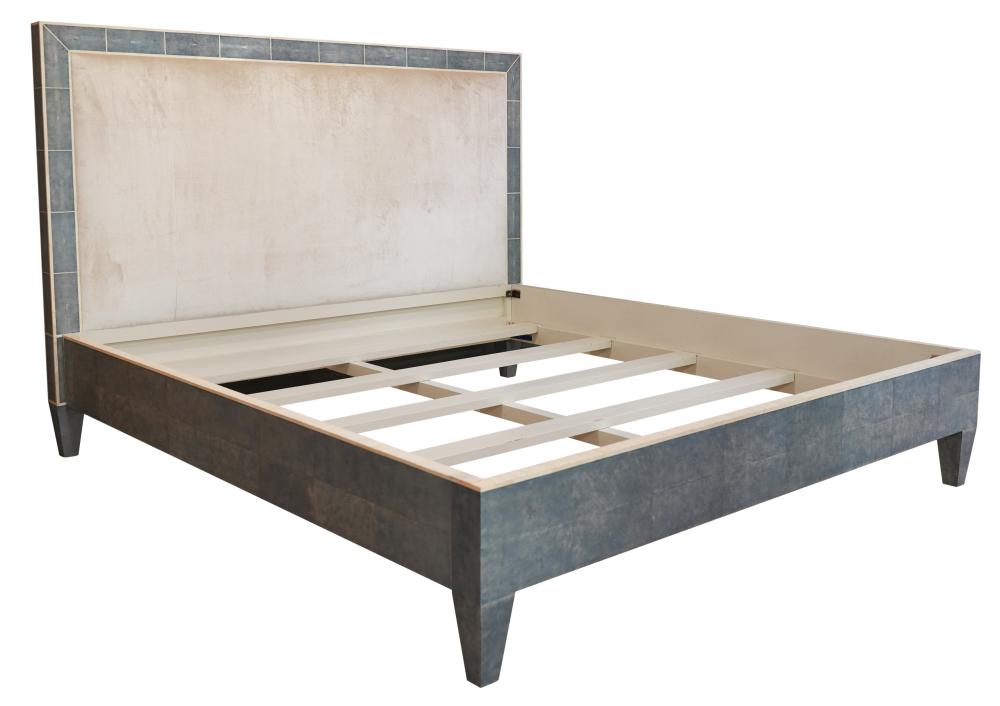 KING-SIZE UPHOLSTERED BED