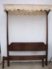 KITTINGER. Complete Canopy Bed