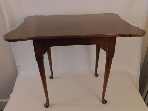 KITTINGER WILLIAMSBURG TEA TABLEOld