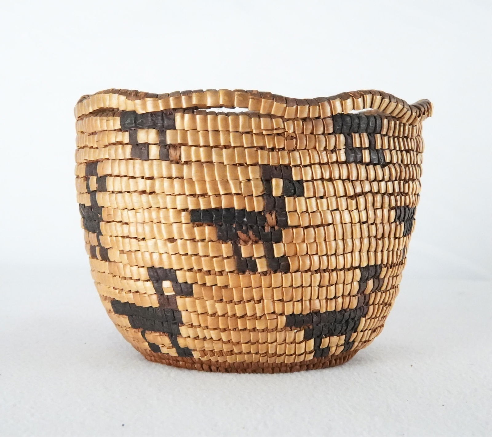 KLICKITAT NATIVE BASKET WITH BIRD