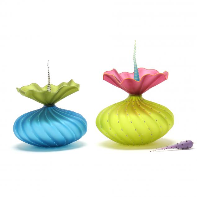 KLISZEWSKI GLASS (CA), TWO COLORFUL