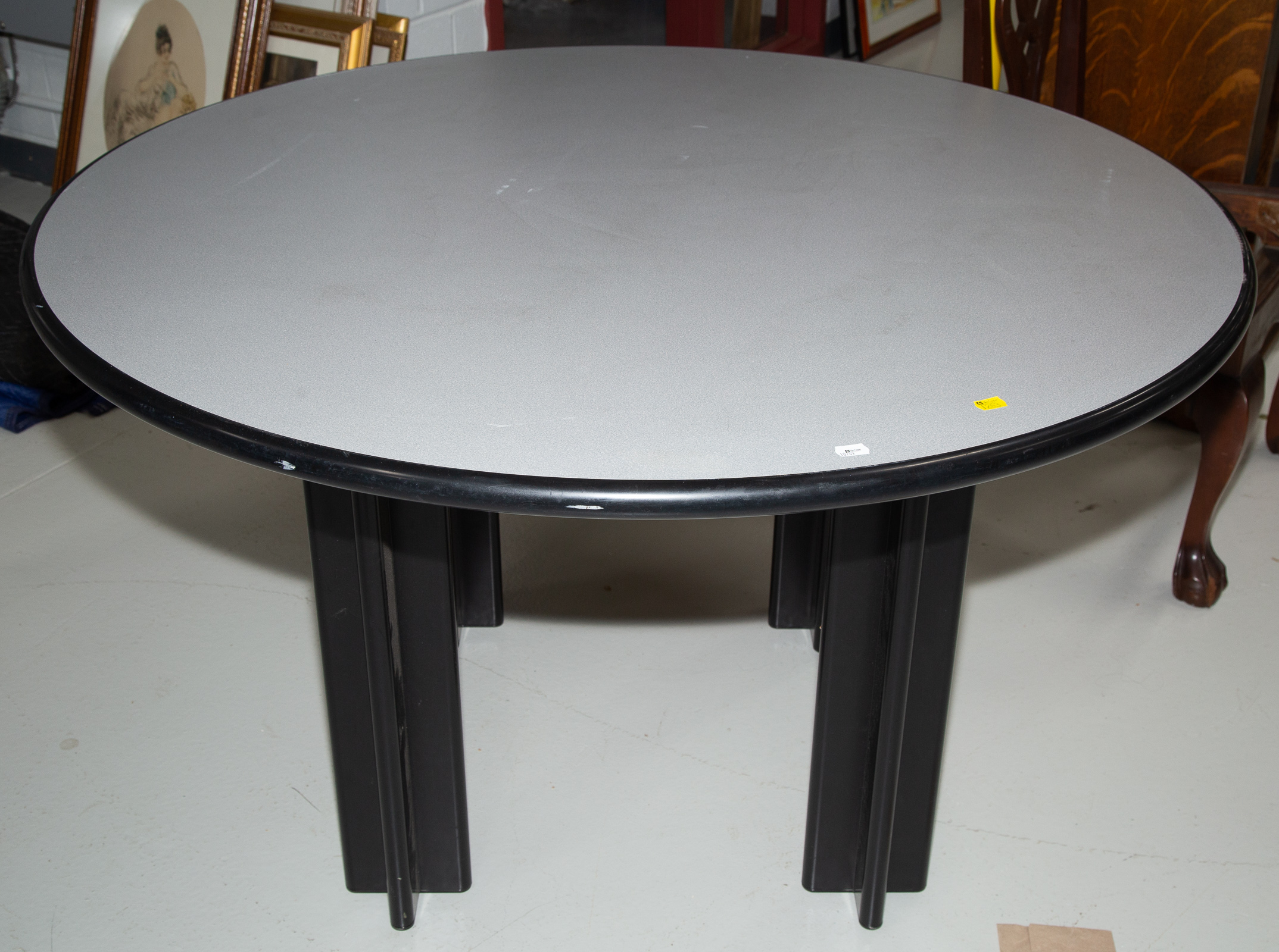 KNOLL DINETTE TABLE .