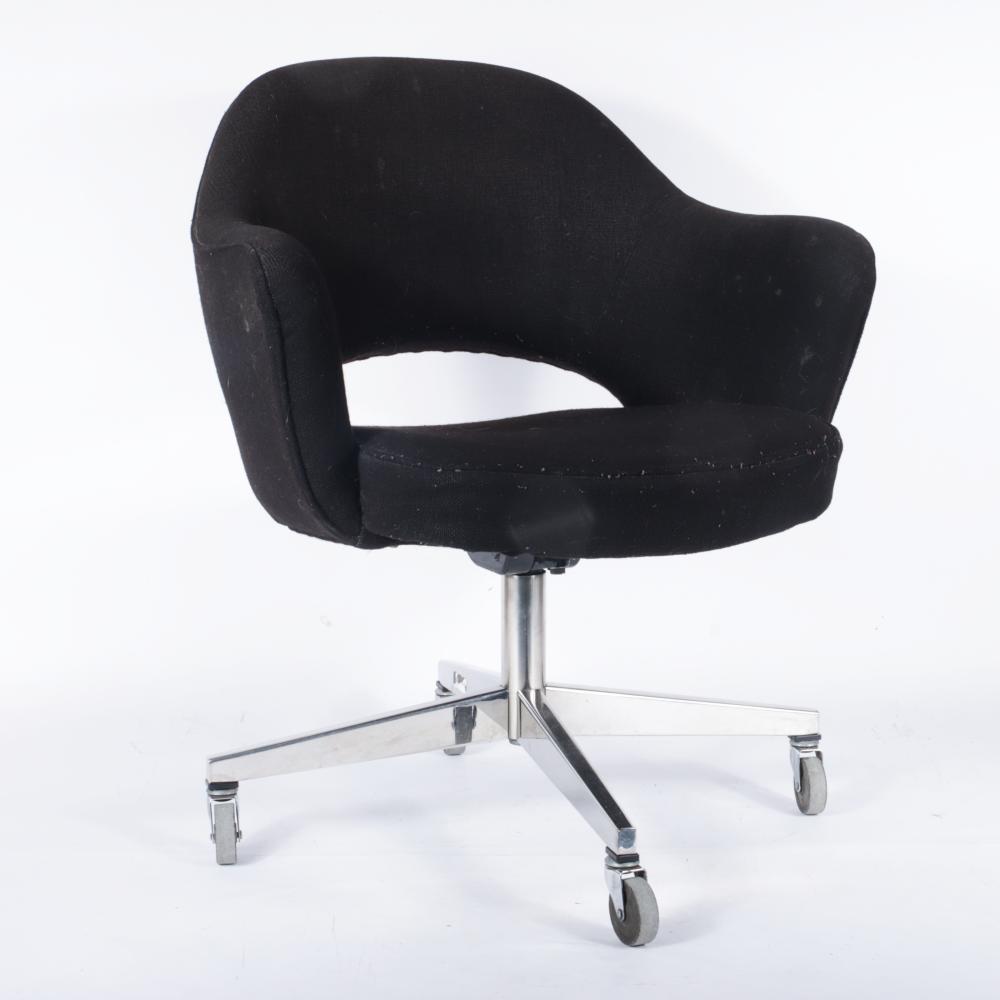 KNOLL INTERNATIONAL SAARINEN