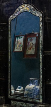 KOREAN BLACK LACQUERED AND MOT