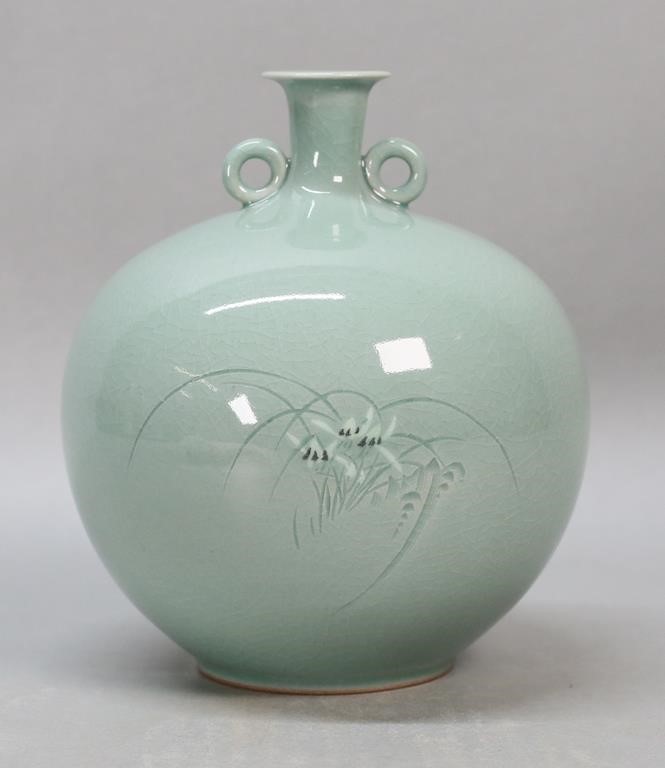 KOREAN CELADON PORCELAIN VASEKorean