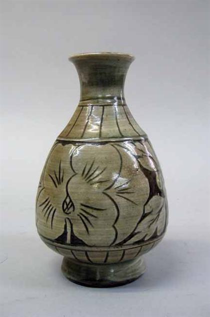 Korean Choson style vase    20th