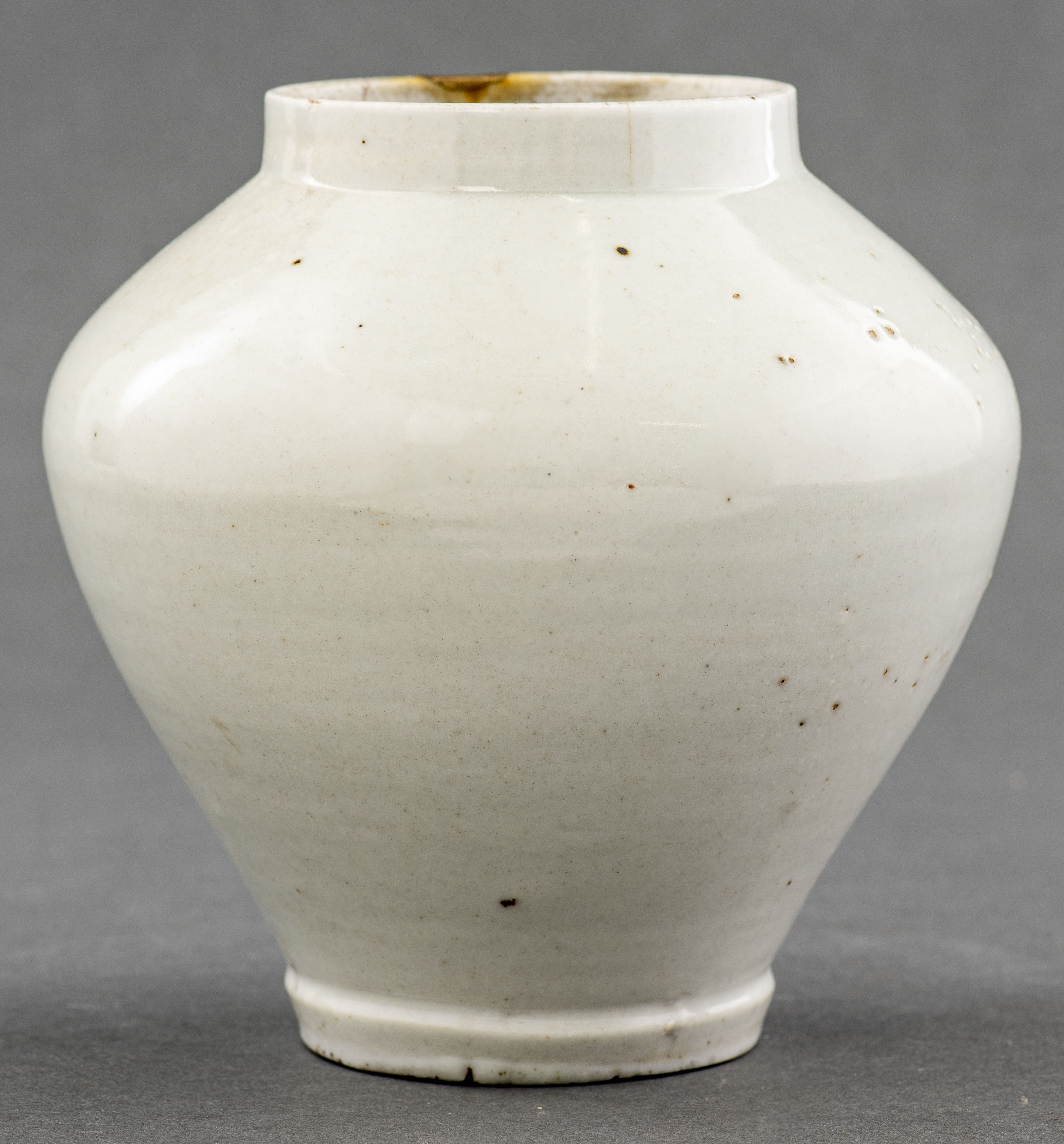 KOREAN JOSEON DYNASTY WHITE