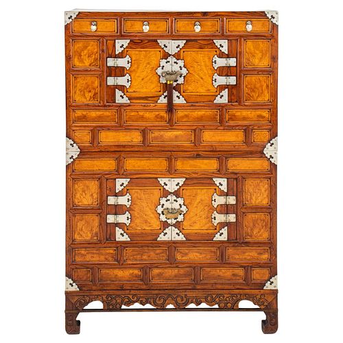 KOREAN LOCKING CHEST ON CHEST,