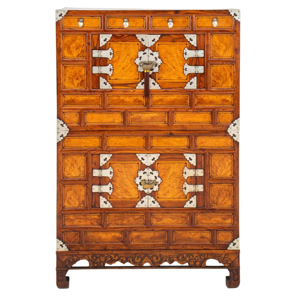 KOREAN LOCKING CHEST ON CHEST,