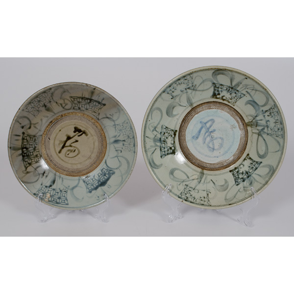 Korean Plates Korean.  Two blue and