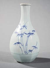KOREAN PORCELAIN OCTAGONAL BOT