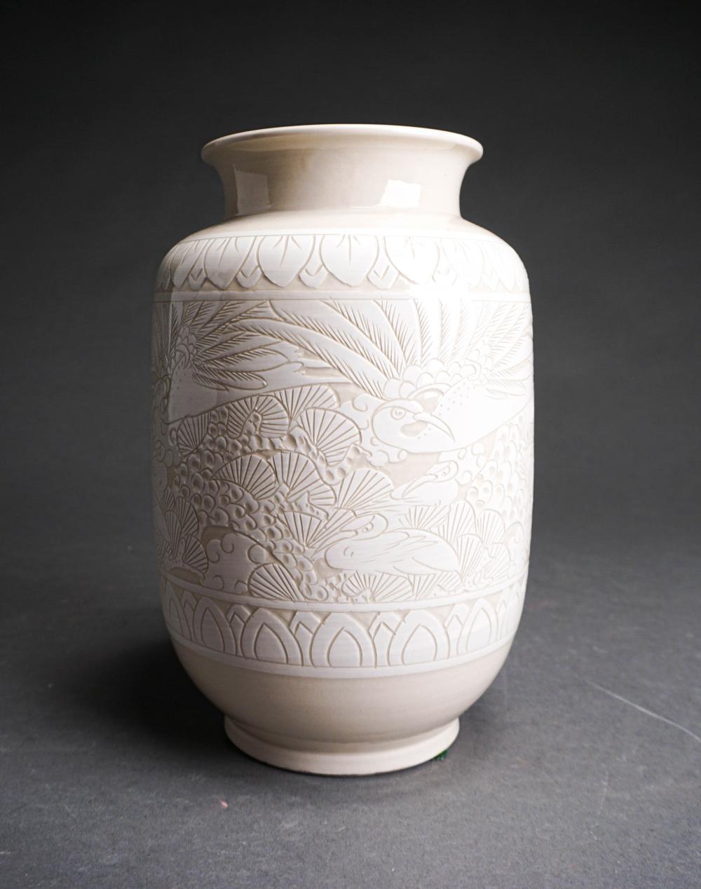 KOREAN PORCELAIN VASE, H: 12 IN.