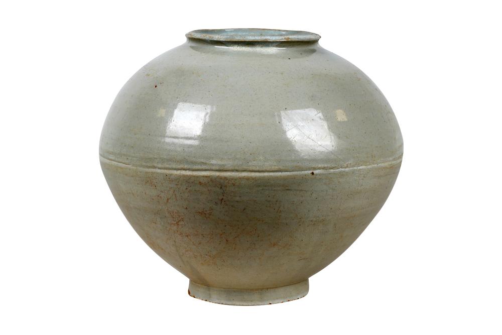 KOREAN WHITE GLAZED JARCondition: