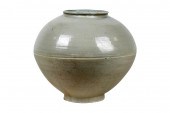 KOREAN WHITE GLAZED JARConditi