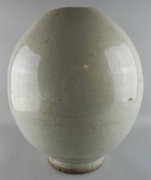 KOREAN WHITE-GLAZED OVOID STOR