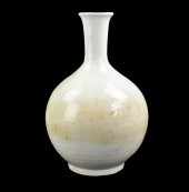 KOREAN WHITE GLAZED VASE,17TH