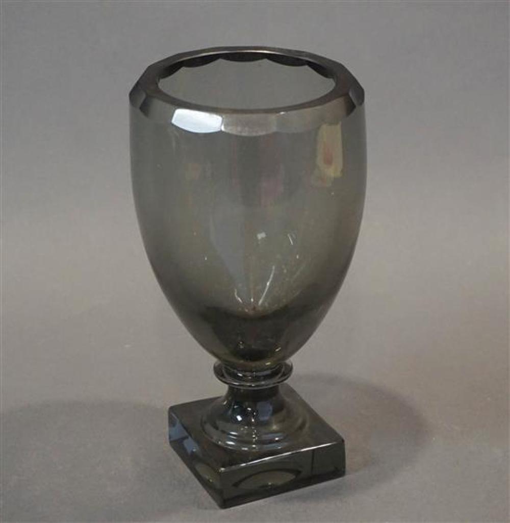 KOSTA BODA SMOKY GLASS PEDESTAL