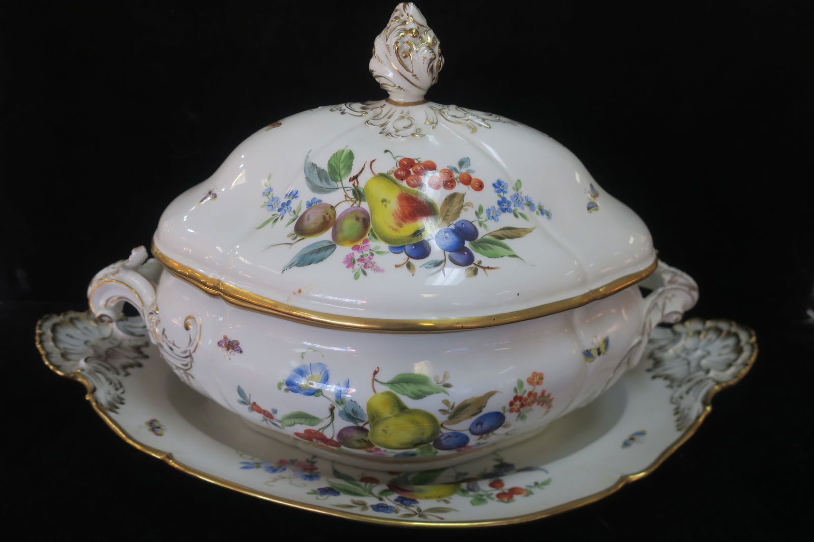 KPM GERMAN LIDDED TUREEN AND