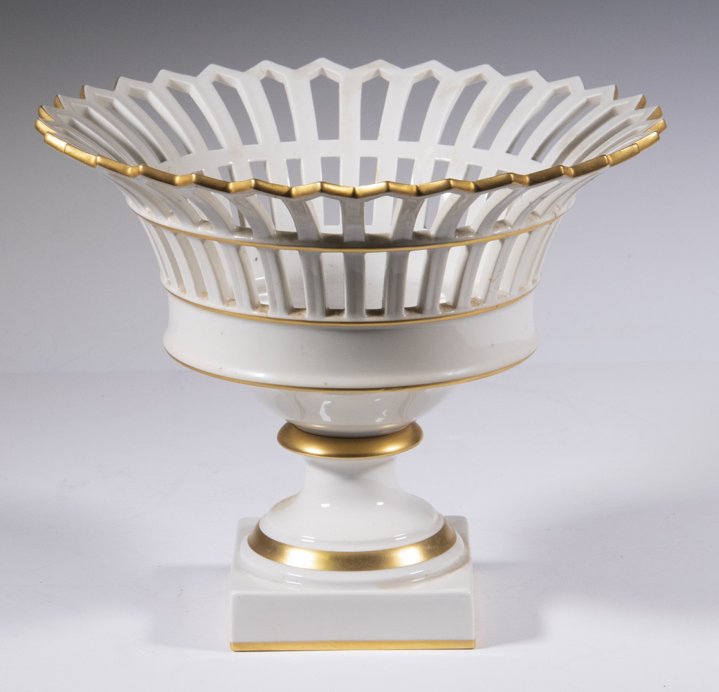 KPM PORCELAIN FOOTED BASKET 20th c.